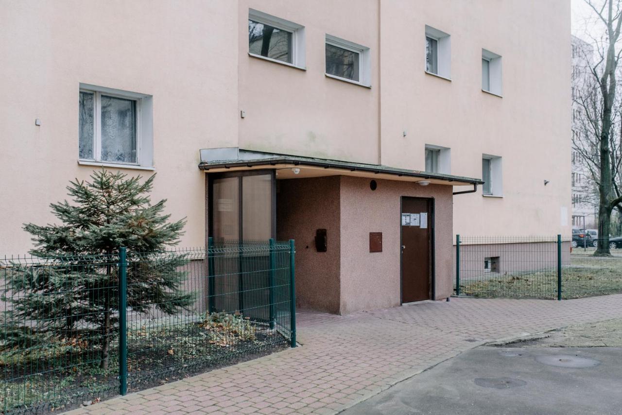 Butas Apartel Metro Wierzbno *